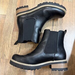 Universal Threads Celina Black Chelsea Boots 8.5